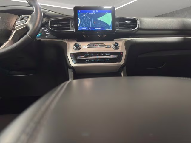 2023 Silver Metallic Ford Explorer XLT 4X4 SUV