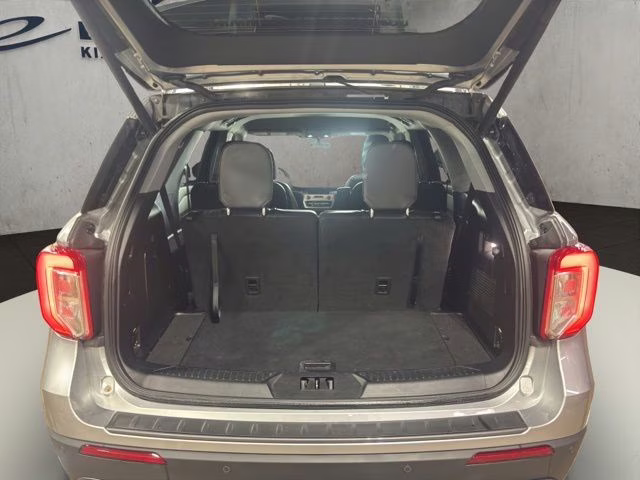 2023 Silver Metallic Ford Explorer XLT 4X4 SUV