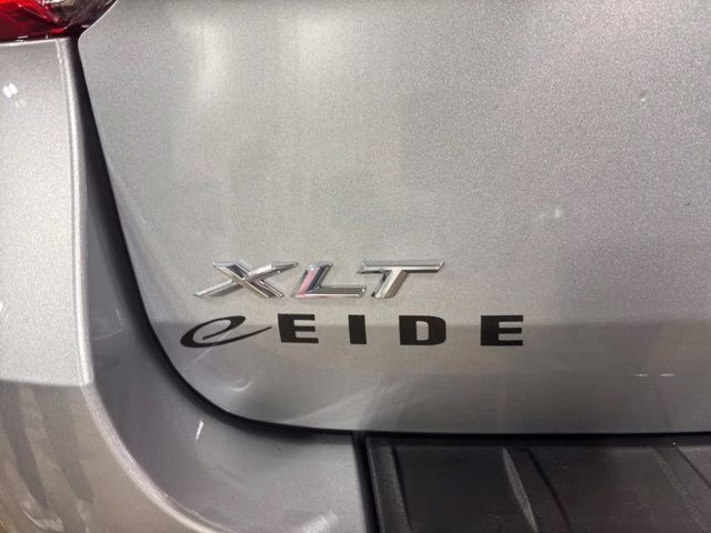 2023 Silver Metallic Ford Explorer XLT 4X4 SUV
