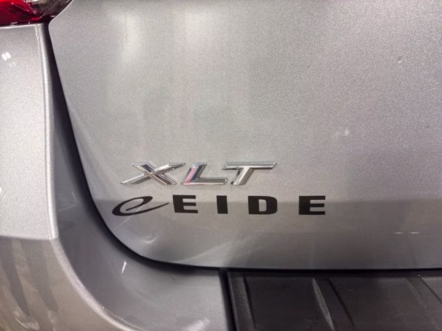 2023 Silver Metallic Ford Explorer XLT 4X4 SUV