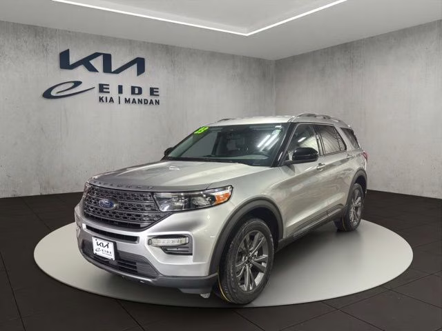 2023 Silver Metallic Ford Explorer XLT 4X4 SUV
