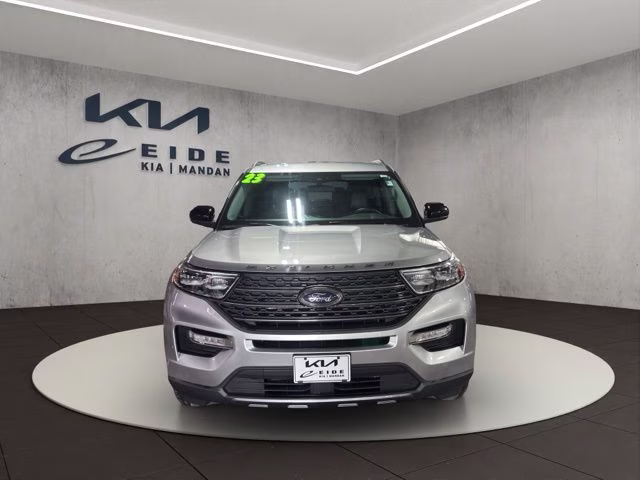 2023 Silver Metallic Ford Explorer XLT 4X4 SUV