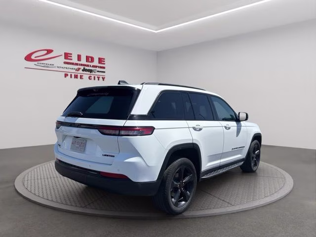2024 Bright White Clearcoat Jeep Grand Cherokee Limited 4X4 SUV