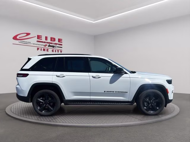 2024 Bright White Clearcoat Jeep Grand Cherokee Limited 4X4 SUV