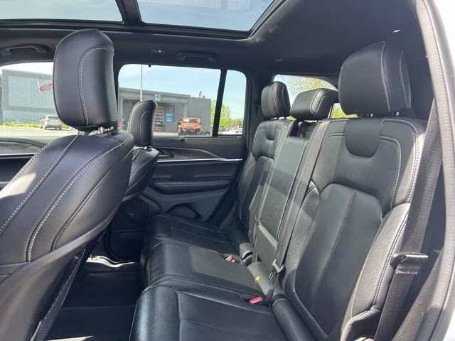 2024 Bright White Clearcoat Jeep Grand Cherokee Limited 4X4 SUV