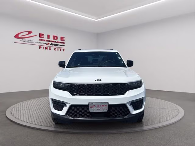 2024 Bright White Clearcoat Jeep Grand Cherokee Limited 4X4 SUV