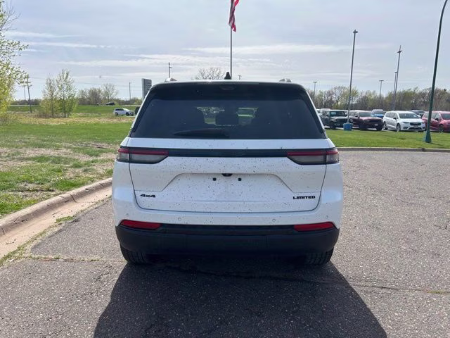 2024 Bright White Clearcoat Jeep Grand Cherokee Limited 4X4 SUV