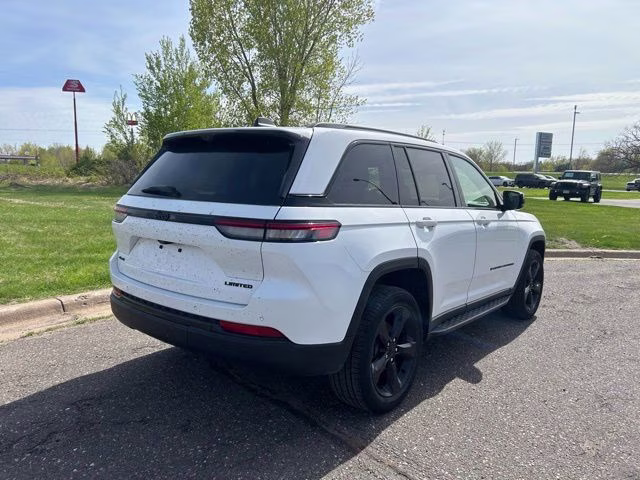 2024 Bright White Clearcoat Jeep Grand Cherokee Limited 4X4 SUV