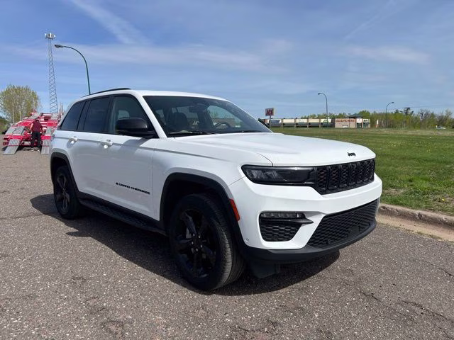 2024 Bright White Clearcoat Jeep Grand Cherokee Limited 4X4 SUV