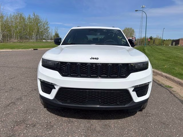 2024 Bright White Clearcoat Jeep Grand Cherokee Limited 4X4 SUV