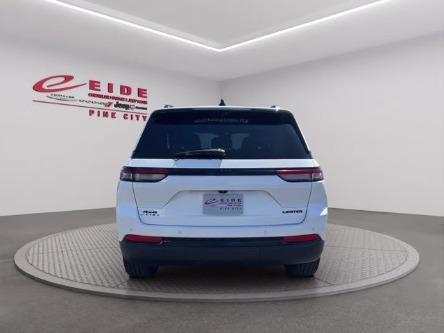 2024 Bright White Clearcoat Jeep Grand Cherokee Limited 4X4 SUV