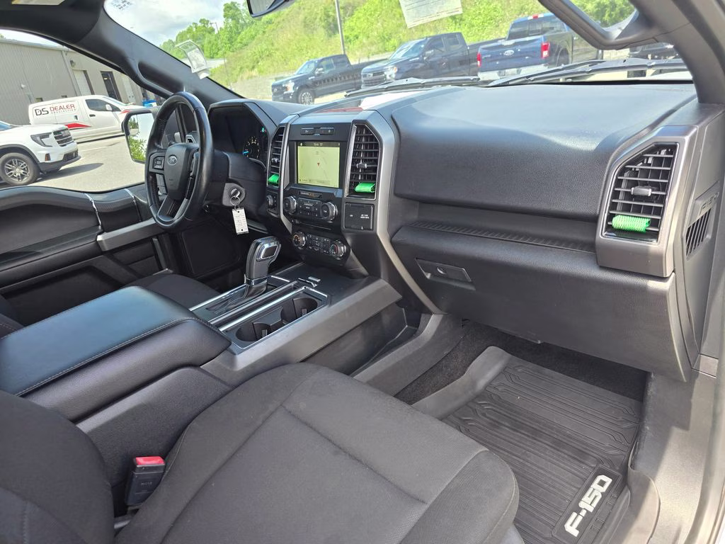 2018 Oxford White Ford F-150 XLT 4X4 Truck