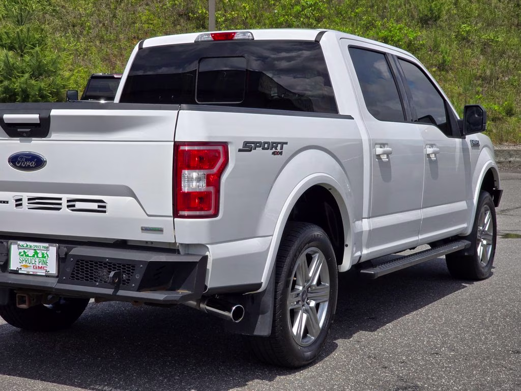 2018 Oxford White Ford F-150 XLT 4X4 Truck