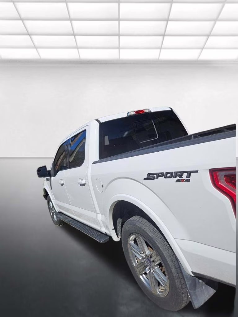 2018 Oxford White Ford F-150 XLT 4X4 Truck