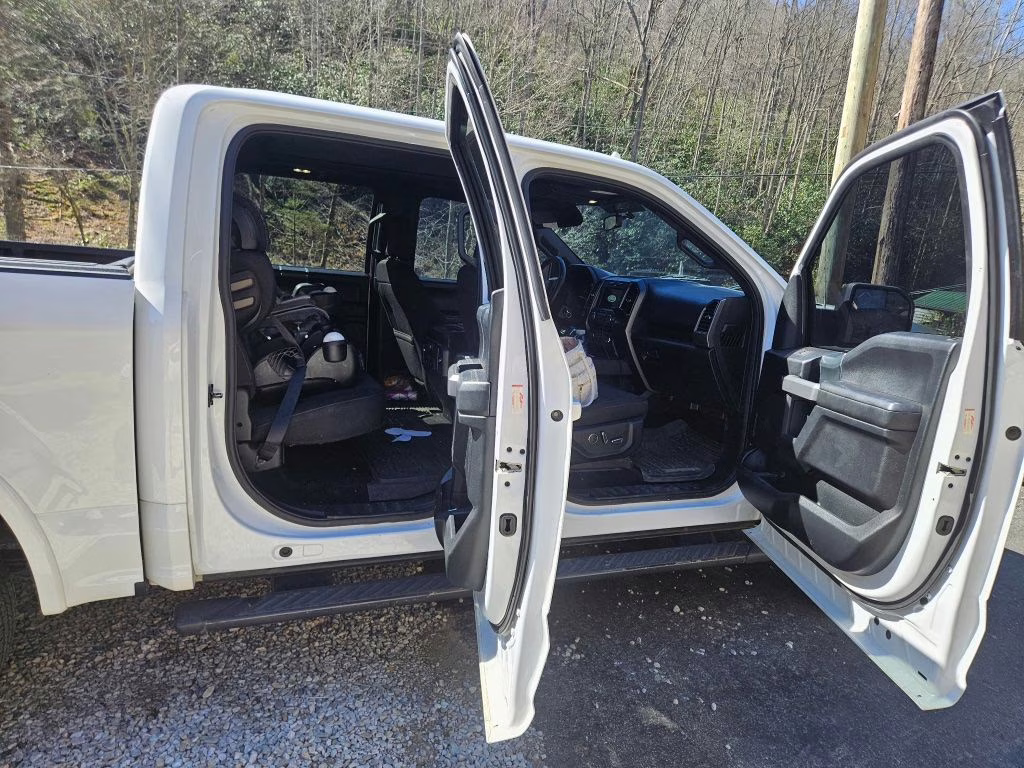 2018 Oxford White Ford F-150 XLT 4X4 Truck