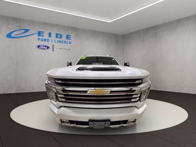 2020 Iridescent Pearl Tricoat Chevrolet Silverado 2500HD High Country 4X4 Truck