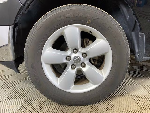 2024 Diamond Black Crystal Pearlcoat Ram 1500 Classic SLT 4X4 Truck
