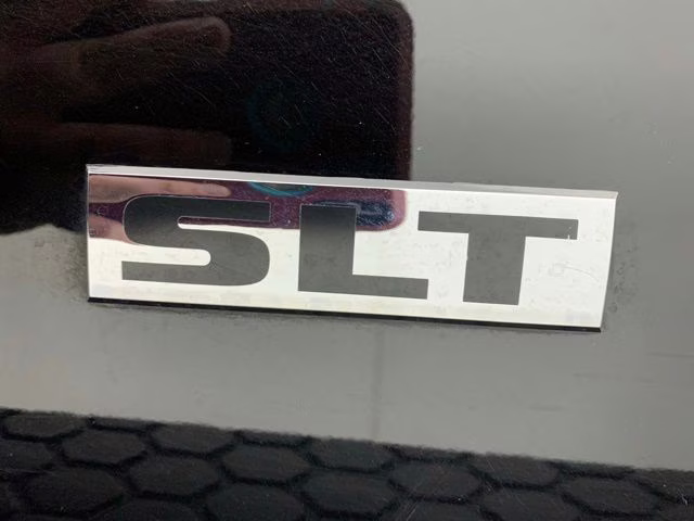2024 Diamond Black Crystal Pearlcoat Ram 1500 Classic SLT 4X4 Truck