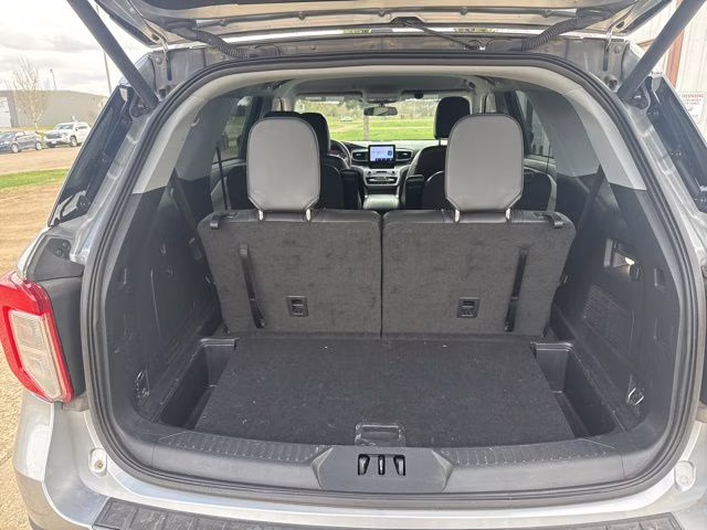 2023 Iconic Silver Metallic Ford Explorer XLT 4X4 SUV