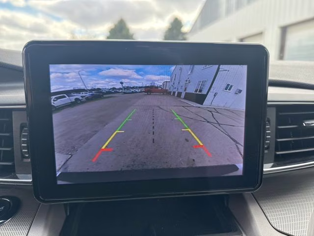 2023 Iconic Silver Metallic Ford Explorer XLT 4X4 SUV