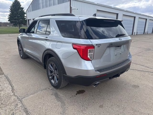 2023 Iconic Silver Metallic Ford Explorer XLT 4X4 SUV