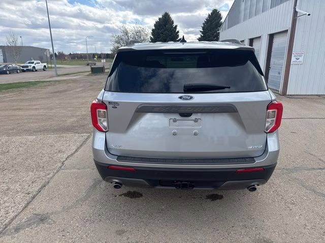 2023 Iconic Silver Metallic Ford Explorer XLT 4X4 SUV