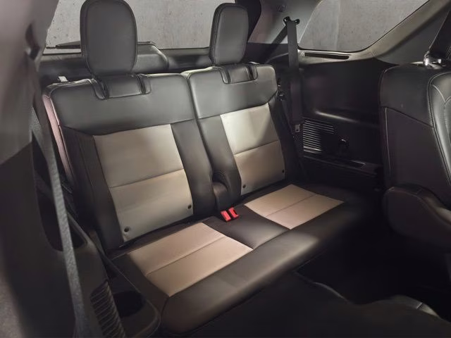 2023 Silver Metallic Ford Explorer XLT 4X4 SUV