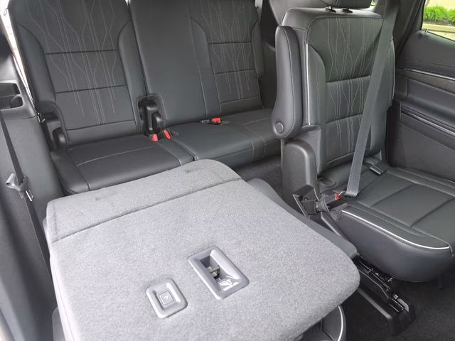 2026 Iridescent White Tricoat Buick Enclave Avenir FWD SUV