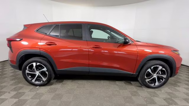 2024 Cayenne Orange Metallic Chevrolet Trax 1RS FWD SUV