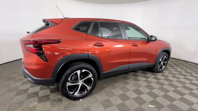2024 Cayenne Orange Metallic Chevrolet Trax 1RS FWD SUV