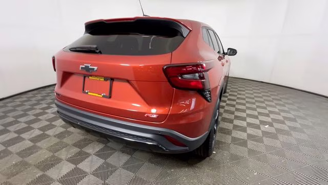 2024 Cayenne Orange Metallic Chevrolet Trax 1RS FWD SUV