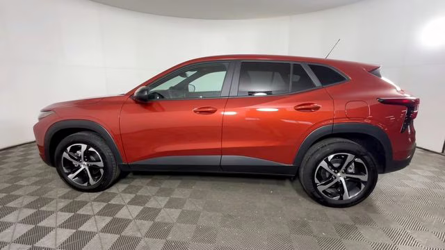 2024 Cayenne Orange Metallic Chevrolet Trax 1RS FWD SUV