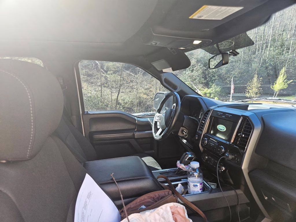 2018 Oxford White Ford F-150 XLT 4X4 Truck