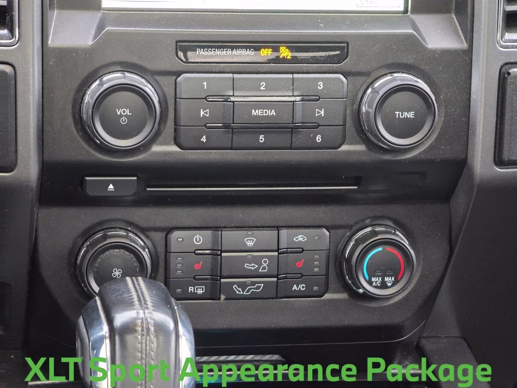 2018 Oxford White Ford F-150 XLT 4X4 Truck