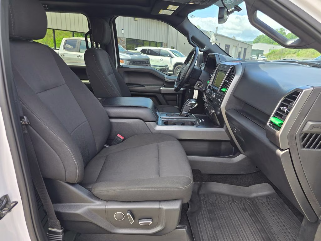 2018 Oxford White Ford F-150 XLT 4X4 Truck
