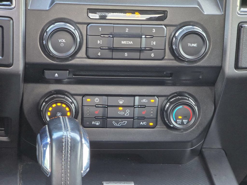 2018 Oxford White Ford F-150 XLT 4X4 Truck