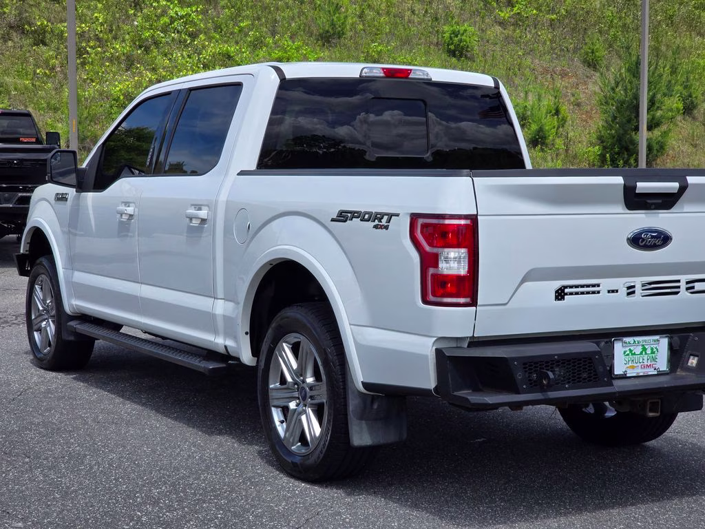 2018 Oxford White Ford F-150 XLT 4X4 Truck