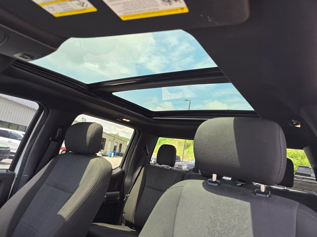 2018 Oxford White Ford F-150 XLT 4X4 Truck