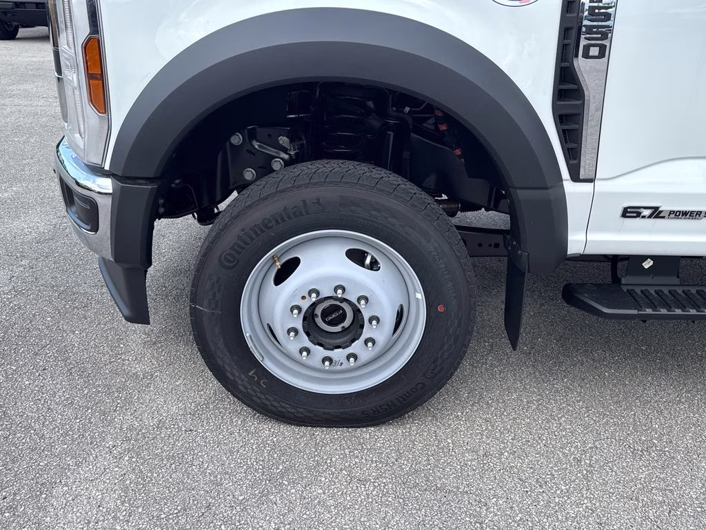 2026 Oxford White Ford Super Duty F-550 DRW XL 4X4 Chassis