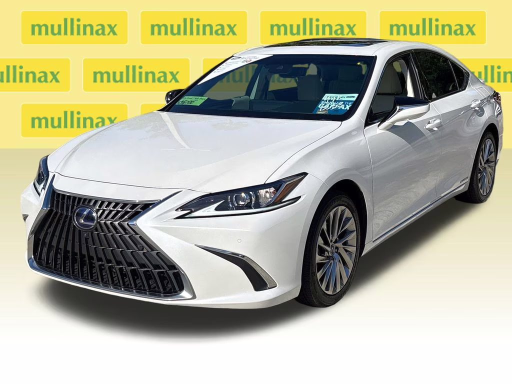 2022 White Pearl Lexus ES 300h Luxury FWD Sedan