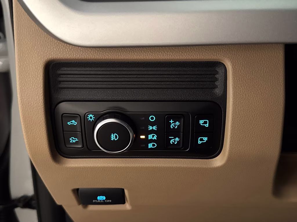 2026 Avalanche Ford Super Duty F-250 SRW XLT 4X4 Truck
