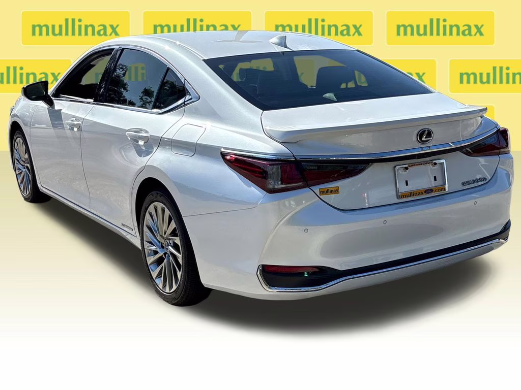 2022 White Pearl Lexus ES 300h Luxury FWD Sedan