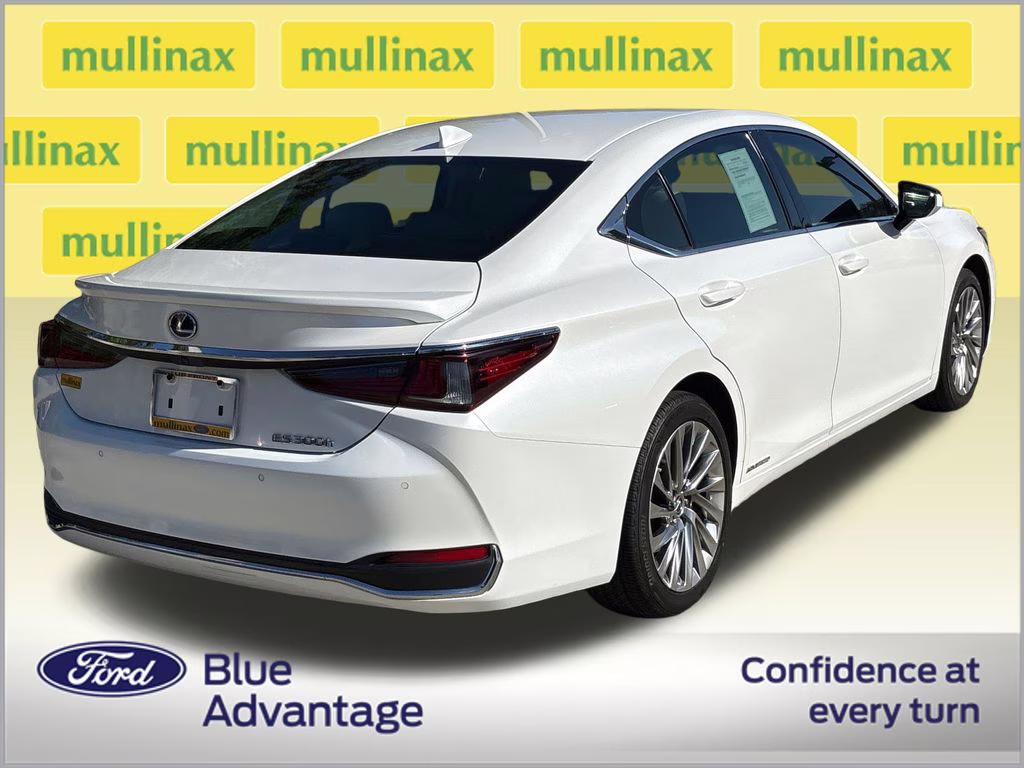 2022 White Pearl Lexus ES 300h Luxury FWD Sedan