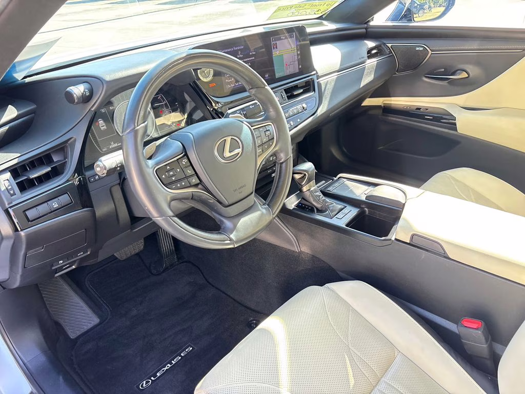2022 White Pearl Lexus ES 300h Luxury FWD Sedan