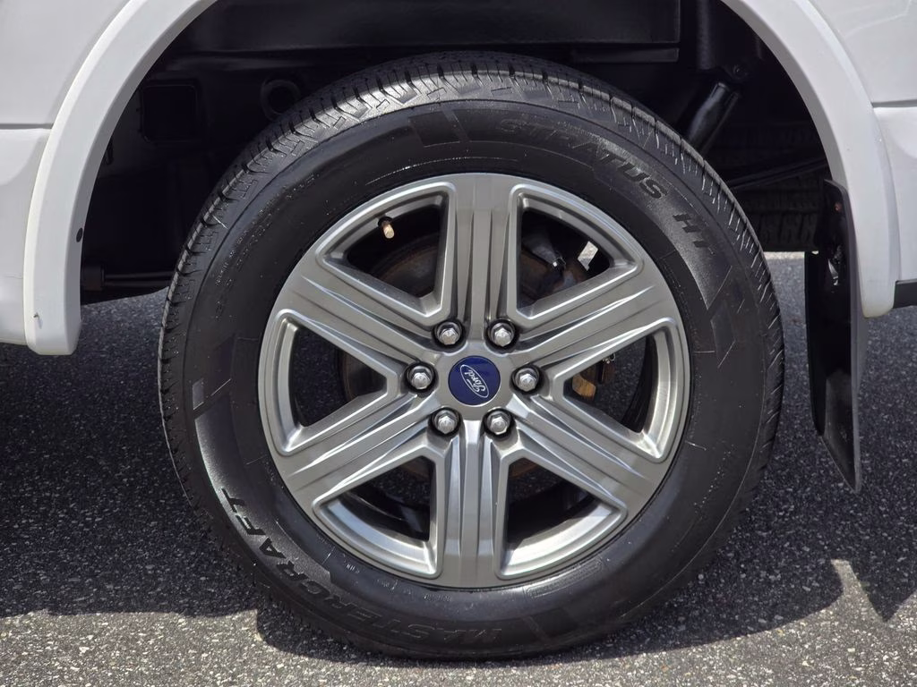 2018 Oxford White Ford F-150 XLT 4X4 Truck