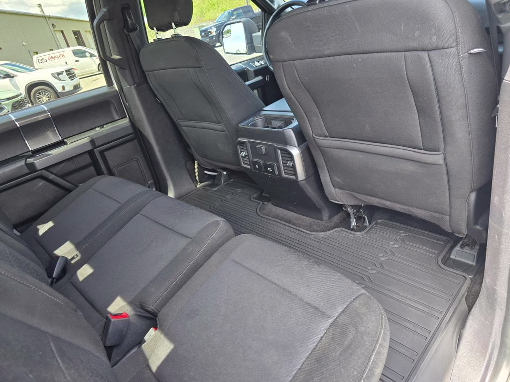 2018 Oxford White Ford F-150 XLT 4X4 Truck