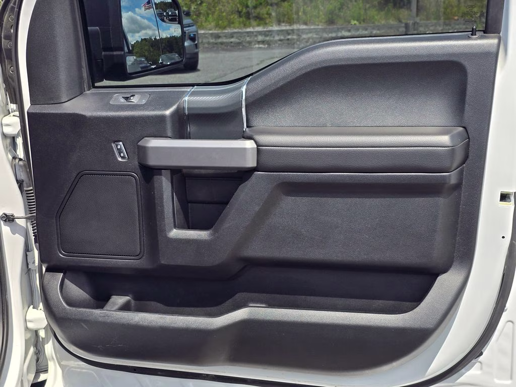2018 Oxford White Ford F-150 XLT 4X4 Truck