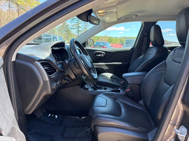 2019 Granite Crystal Metallic Clearcoat Jeep Cherokee Limited 4X4 SUV