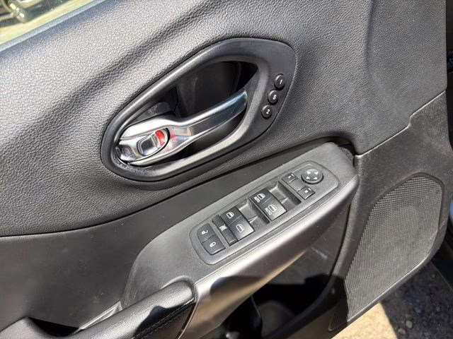 2019 Granite Crystal Metallic Clearcoat Jeep Cherokee Limited 4X4 SUV
