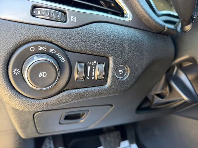 2019 Granite Crystal Metallic Clearcoat Jeep Cherokee Limited 4X4 SUV
